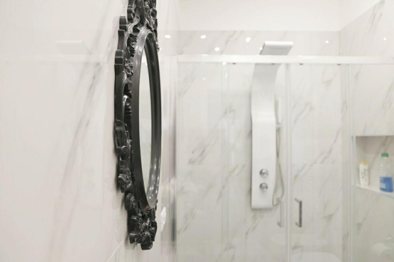 La Dukesca Chic Apartment Napoli Bagian luar foto