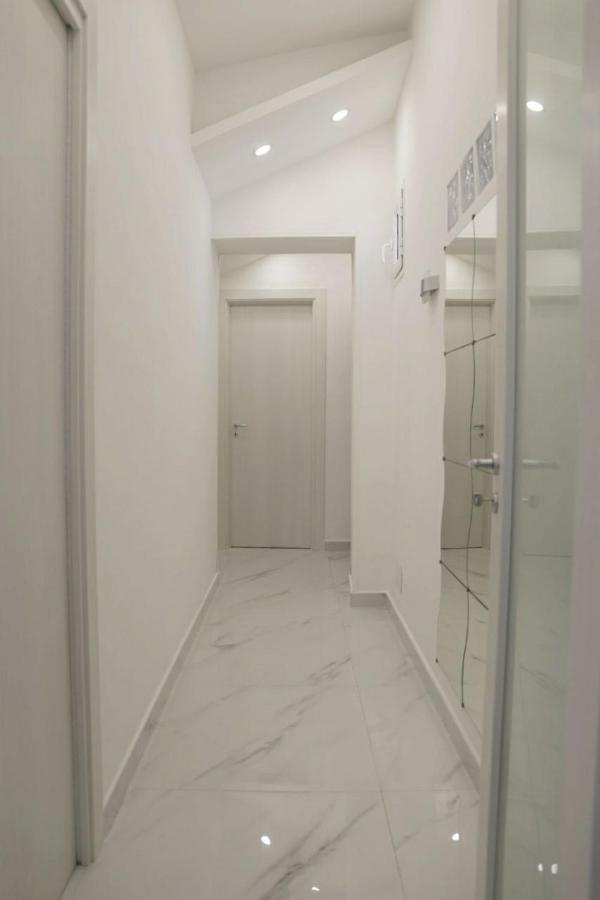 La Dukesca Chic Apartment Napoli Bagian luar foto
